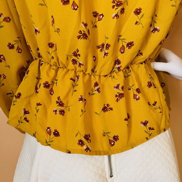 NWOT Flower Print Elastic Waistband Spring Top - Picture 3 of 10